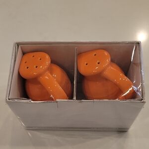 Le Creuset Tangerine Orange Salt And Pepper Shakers New